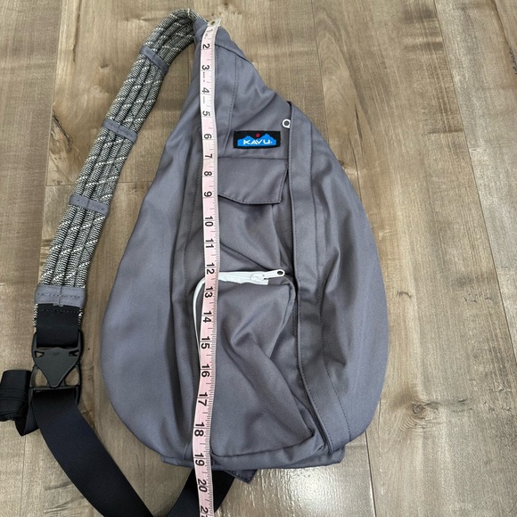 Kavu Rope Sling Bag Outdoor Hiking Backpack Purse Gray Wipeable Pockets Gorpcore - Picture 5 of 15